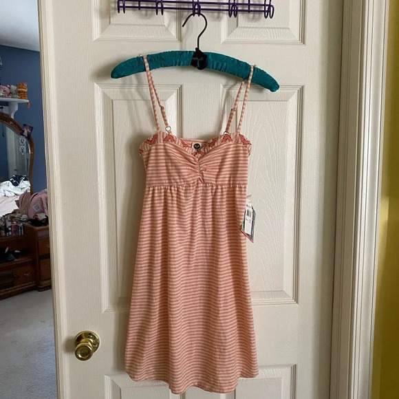Roxy sundress open back NWT size small - Picture 2 of 8